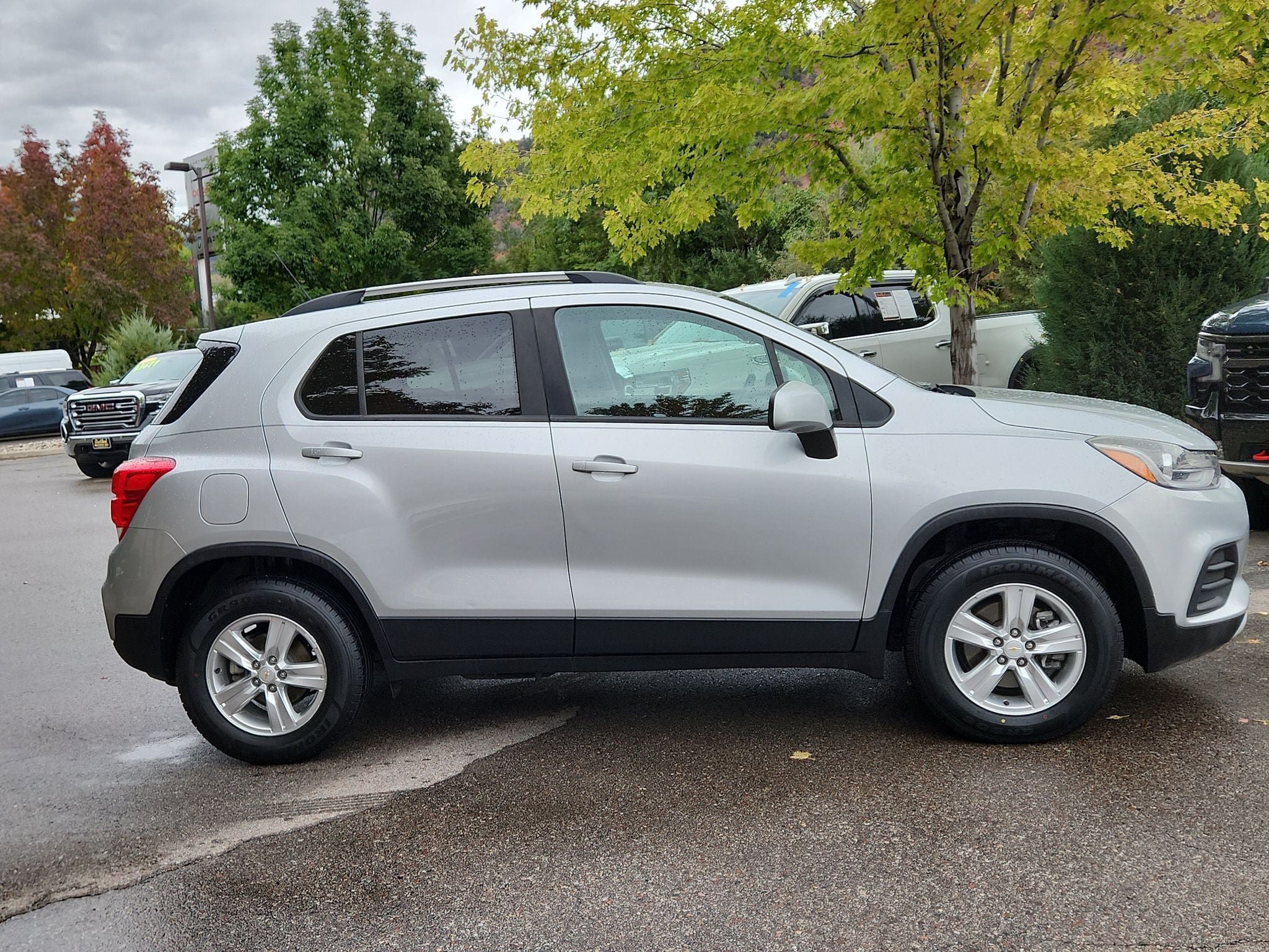 Used 2021 Chevrolet Trax LT AWD/4WD image 2