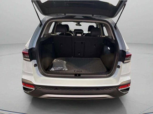 Certified 2026 Volkswagen Taos SE image 18
