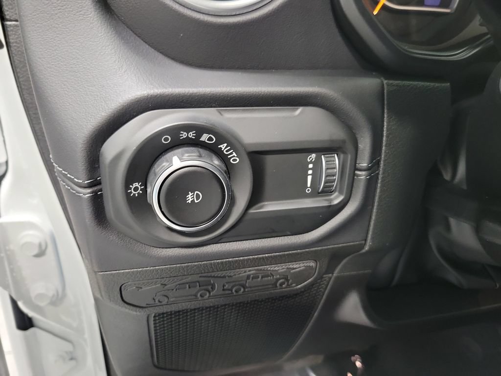 New 2026 Jeep Wrangler Unlimited Sahara w/ Technology Group AWD/4WD image 25