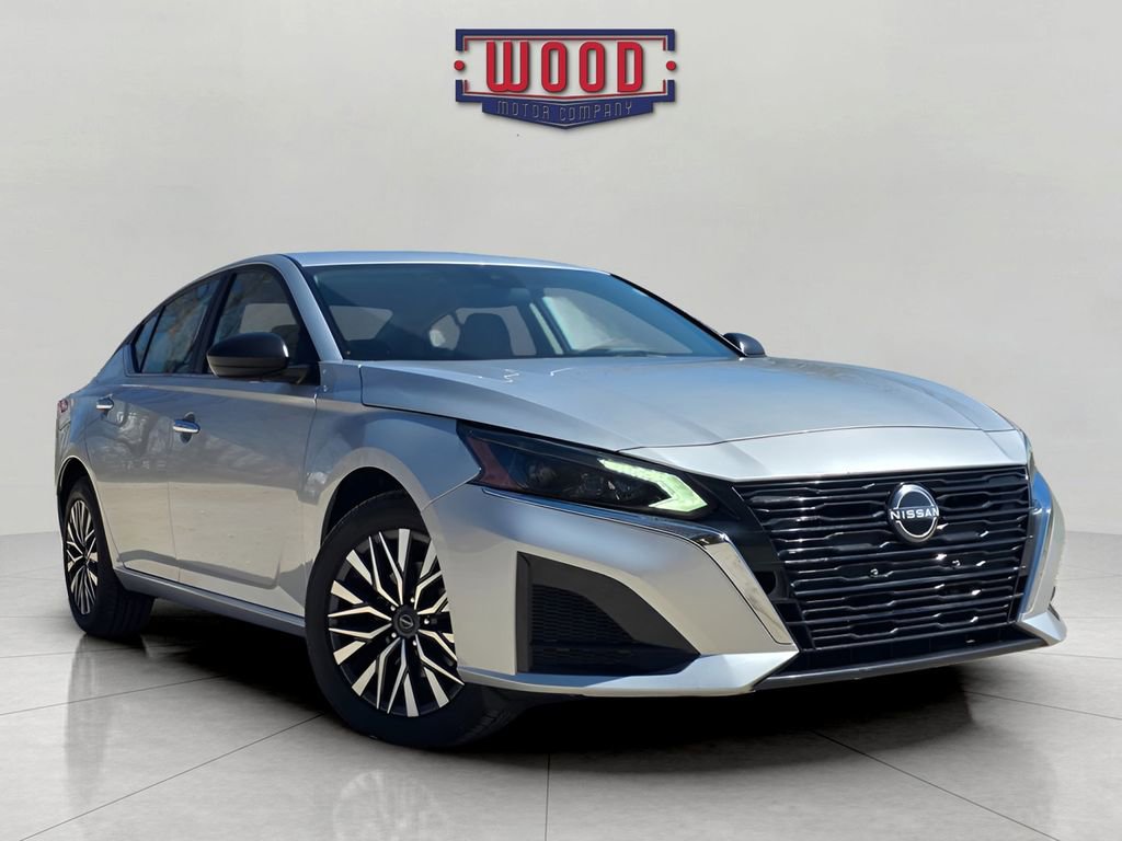 Used 2024 Nissan Altima 2.5 SV