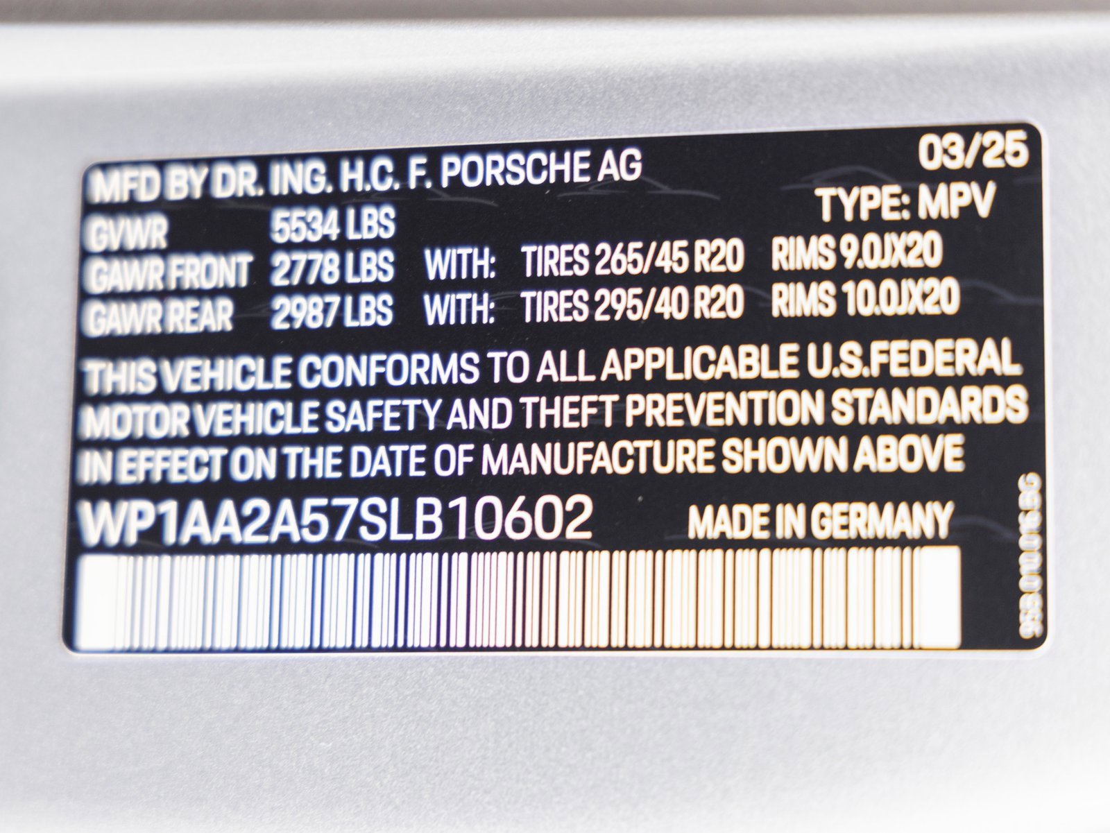 Certified 2025 Porsche Macan image 38