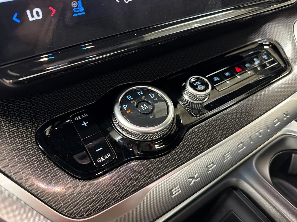 New 2027 Ford Expedition Platinum w/ Stealth Appearance Package RWD image 28