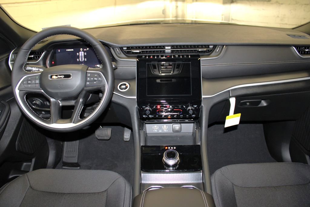 New 2025 Jeep Grand Cherokee Laredo X w/ Luxury Tech Group I image 8