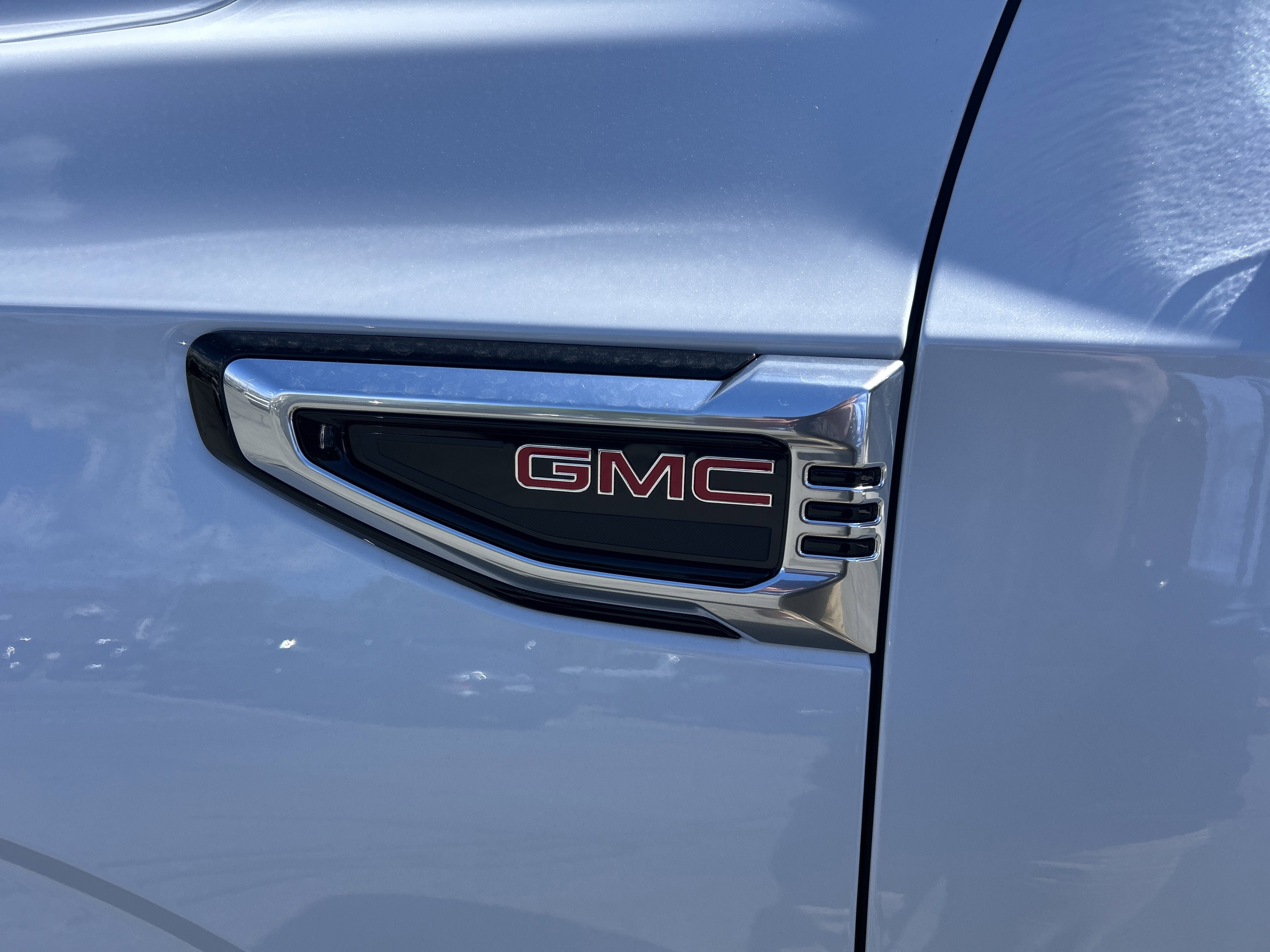 New 2026 GMC Yukon Denali w/ Denali Reserve Package AWD/4WD image 3