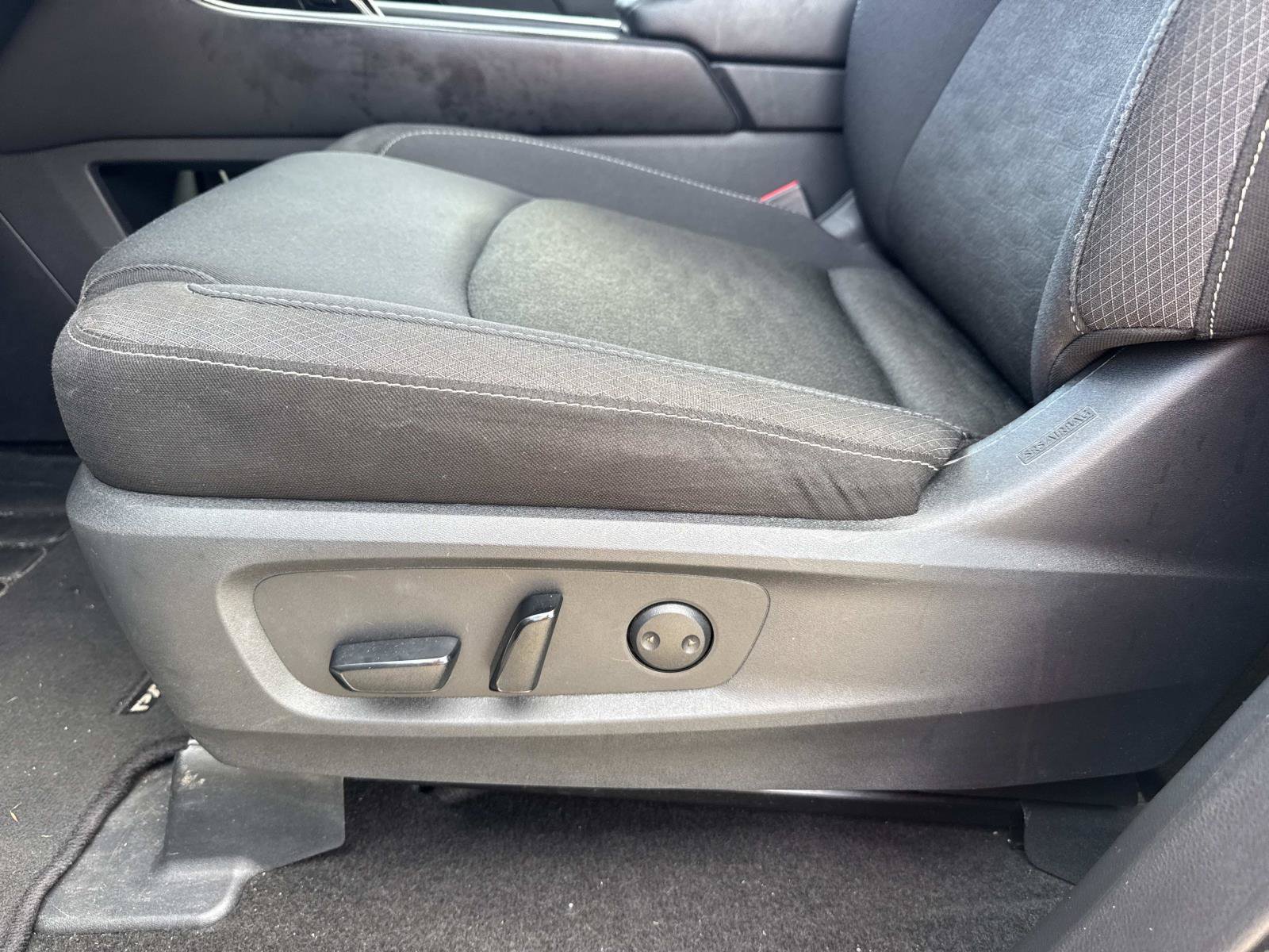 Used 2024 Nissan Pathfinder SV FWD image 17