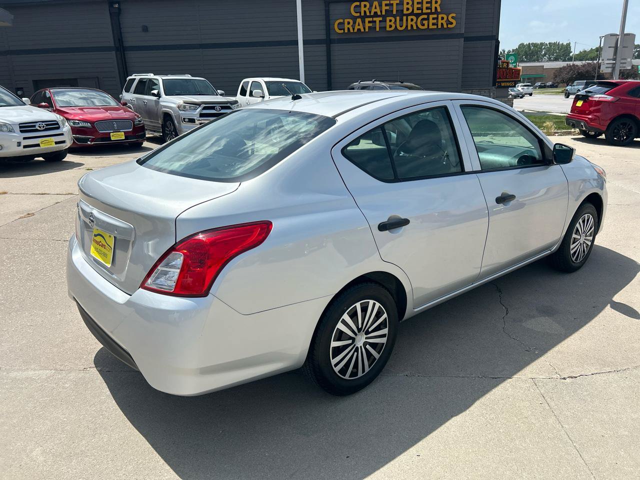 Used 2018 Nissan Versa S FWD image 3
