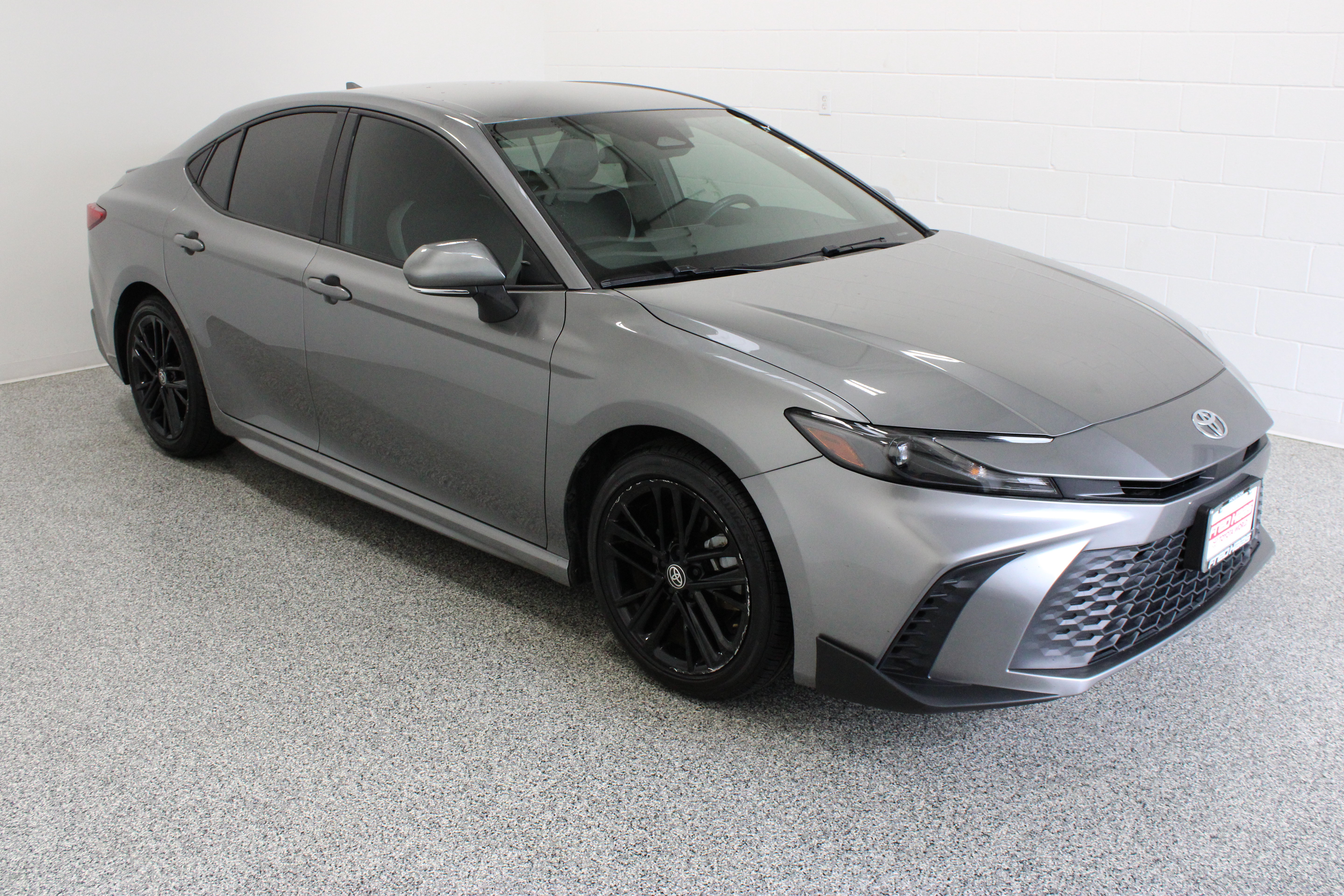 Used 2025 Toyota Camry SE FWD image 4
