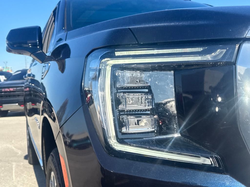 Used 2023 GMC Yukon Denali w/ Denali Reserve Package image 11