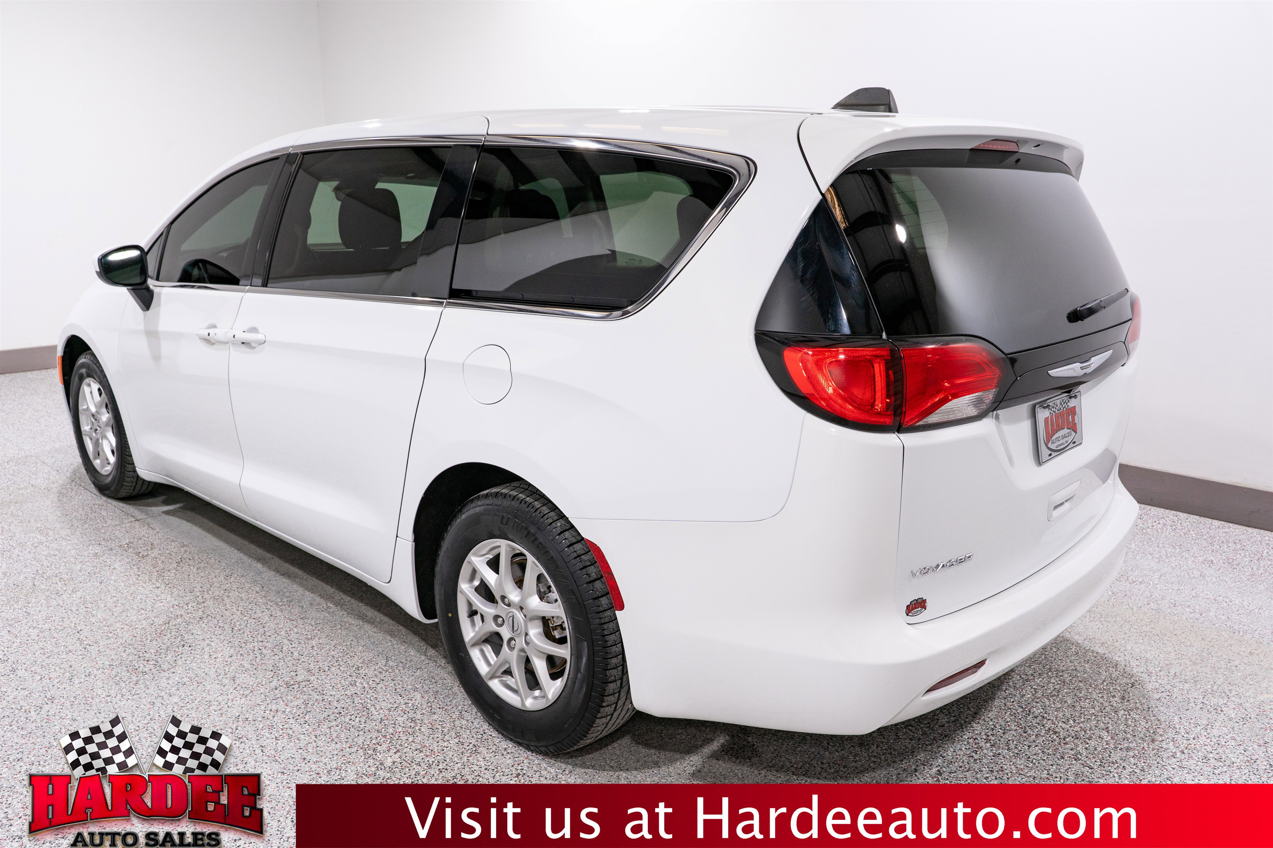 Used 2023 Chrysler Voyager LX FWD image 3
