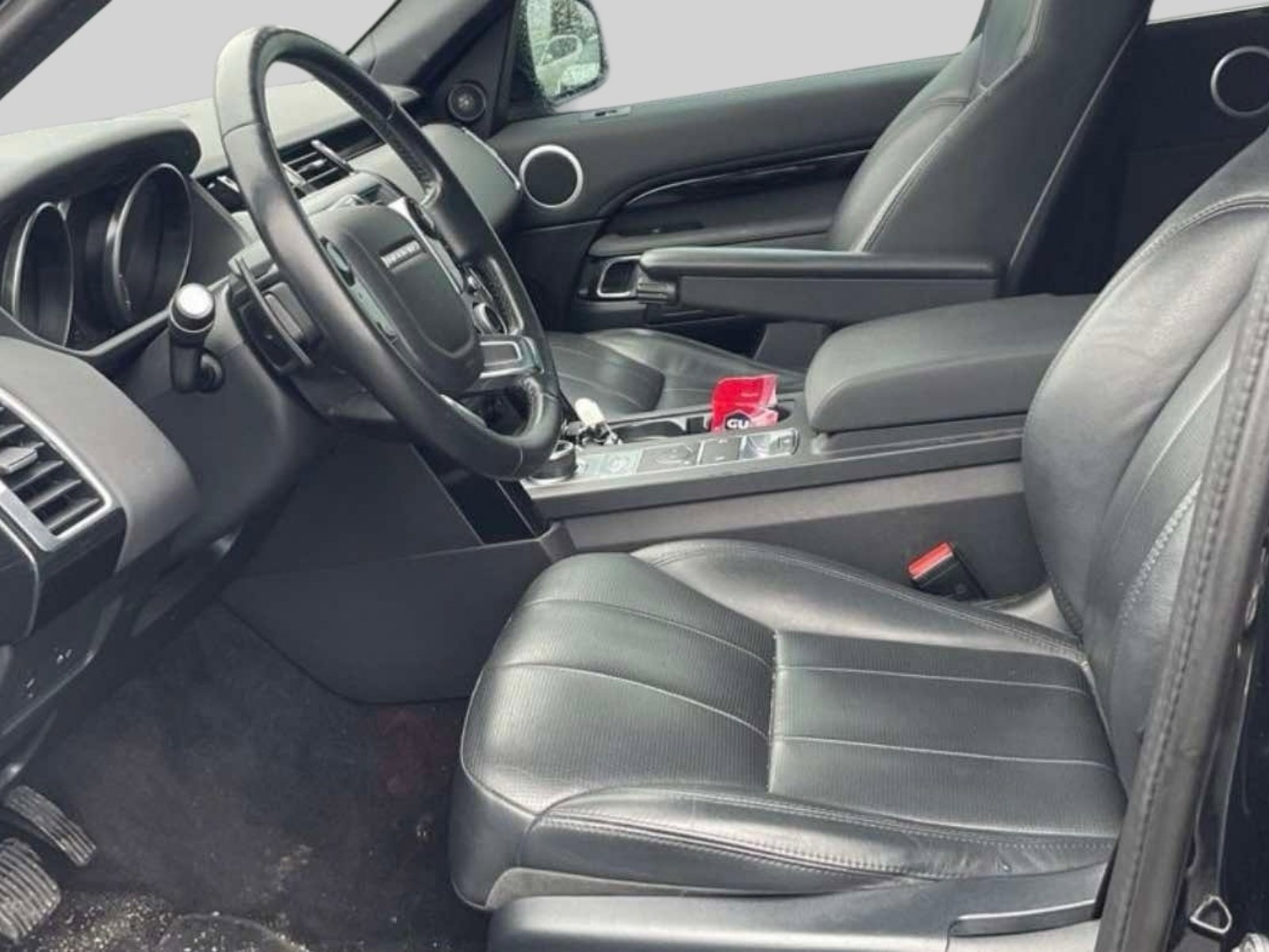 Used 2020 Land Rover Discovery SE image 3