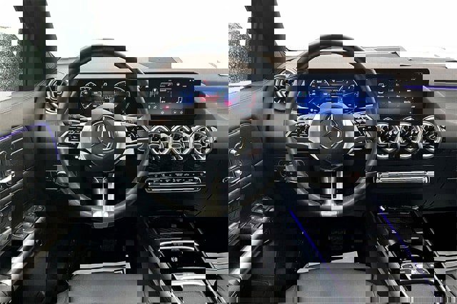 Certified 2025 Mercedes-Benz GLA 250 4MATIC image 12