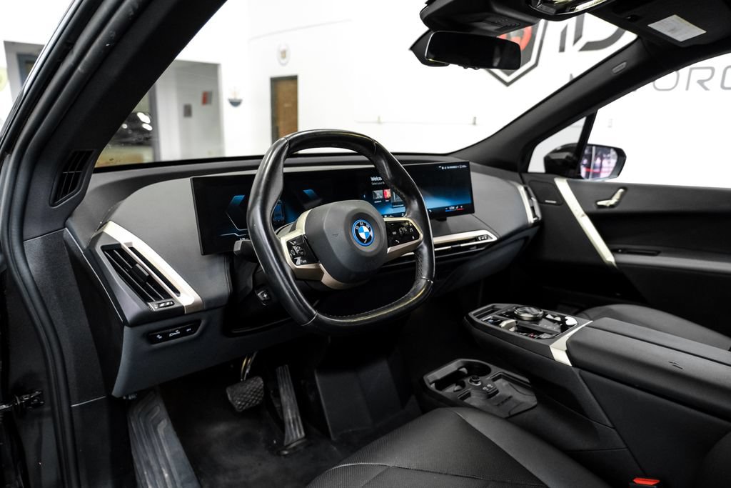 Used 2024 BMW iX xDrive50 w/ Sport Package AWD/4WD image 3