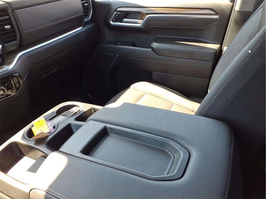 Used 2025 Chevrolet Silverado 1500 LT image 12