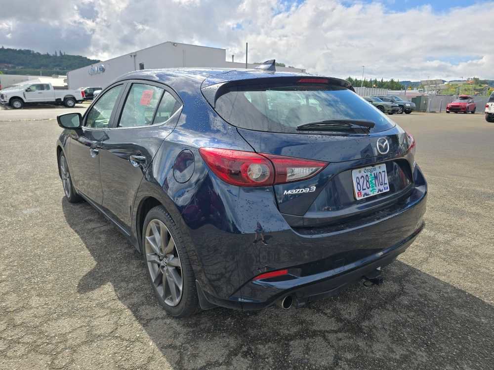 Used 2018 MAZDA MAZDA3 Grand Touring FWD image 2