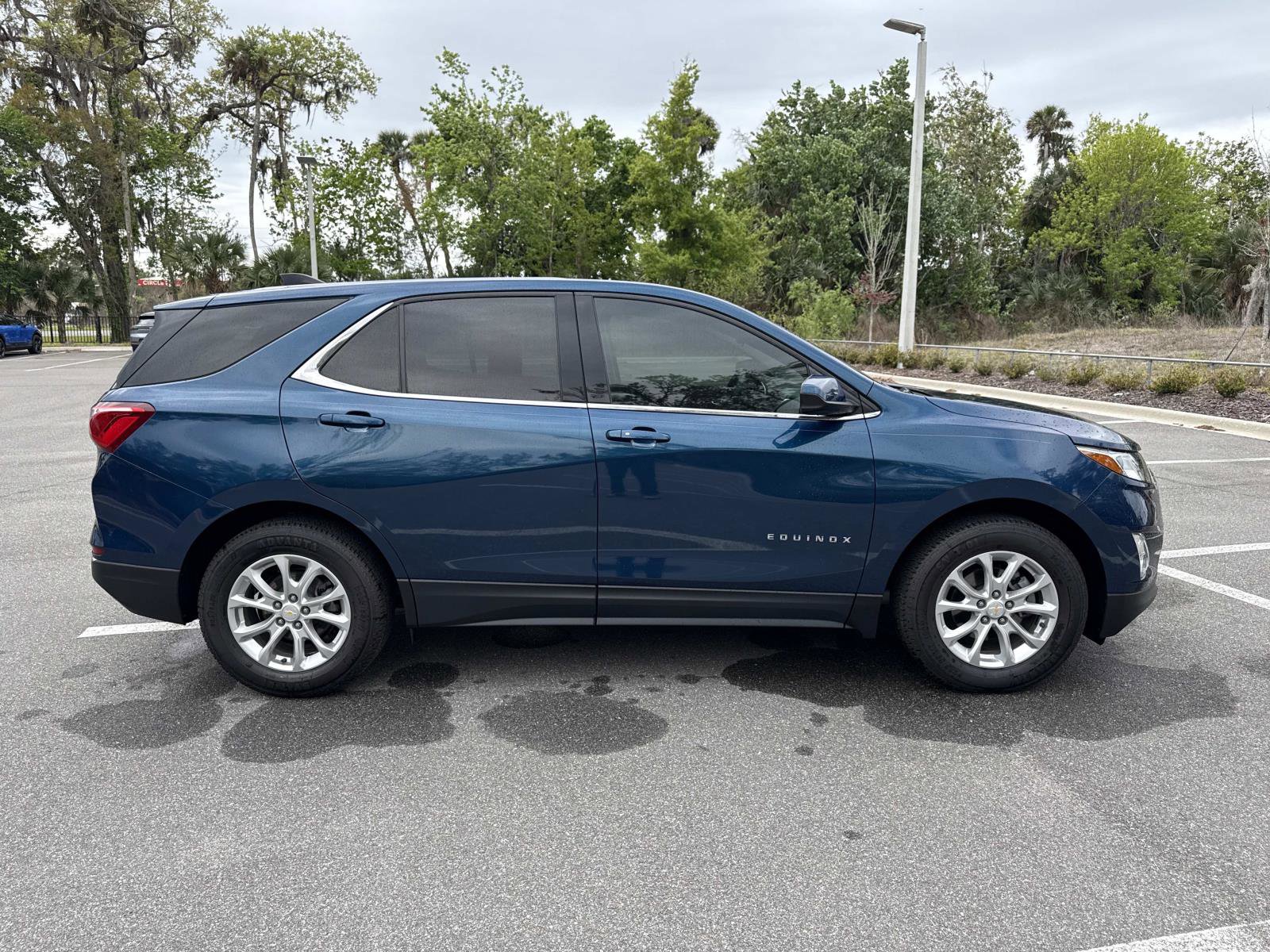 Used 2020 Chevrolet Equinox LT FWD image 2