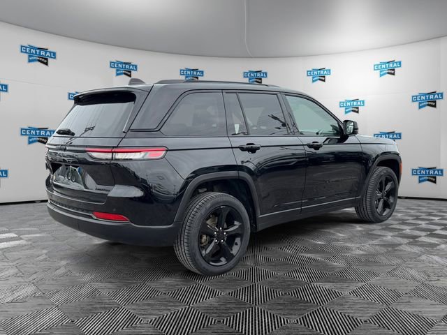 Certified 2023 Jeep Grand Cherokee Limited w/ Black Appearance Package AWD/4WD image 6