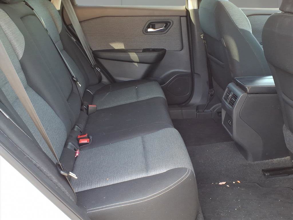 Used 2022 Nissan Rogue SV image 9