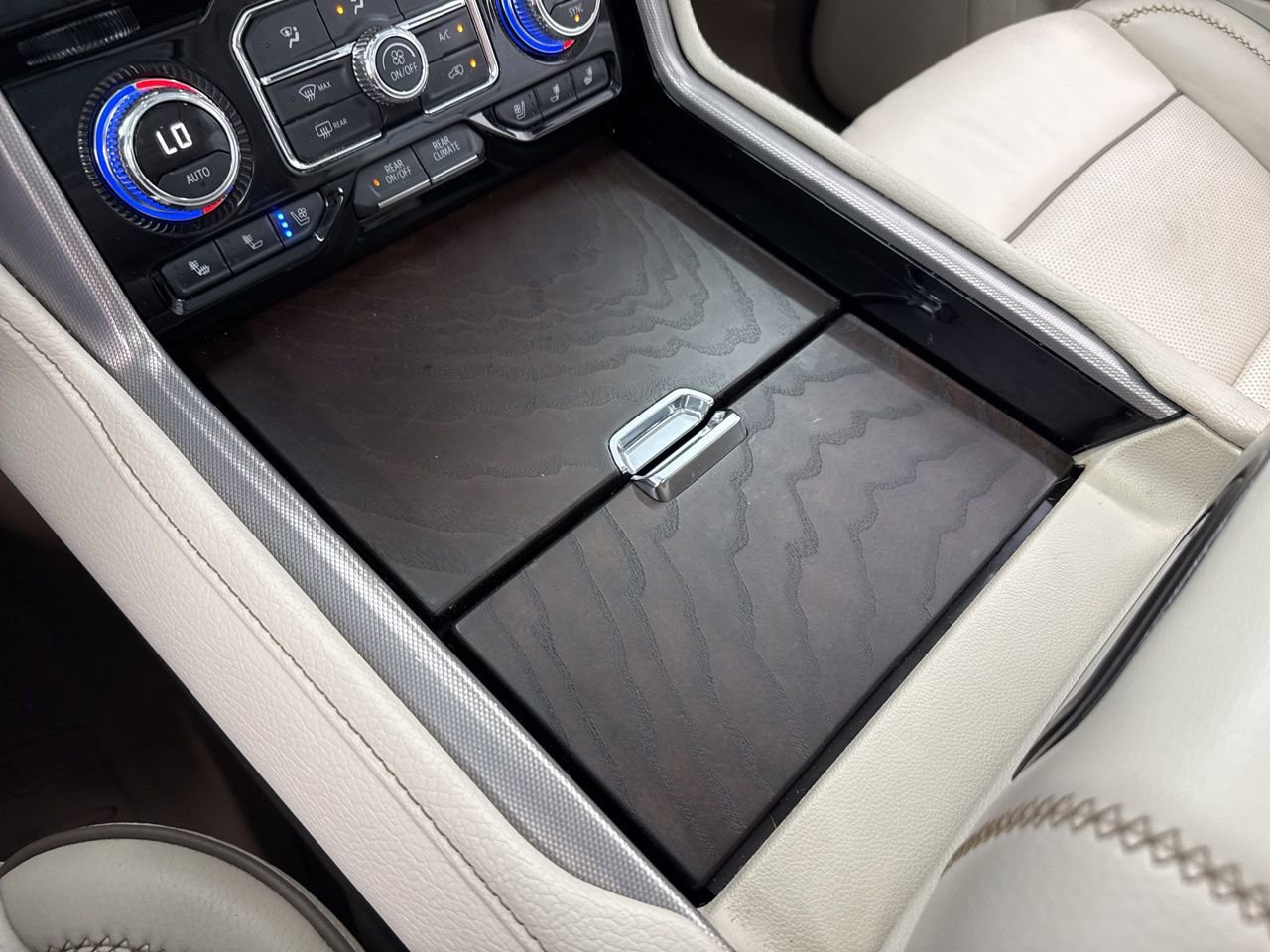 Used 2022 GMC Yukon Denali image 33