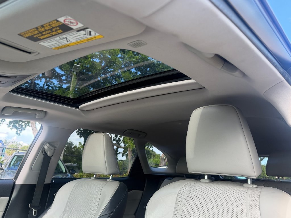 Used 2018 Lexus RX 450hL Premium w/ Premium Package AWD/4WD image 19