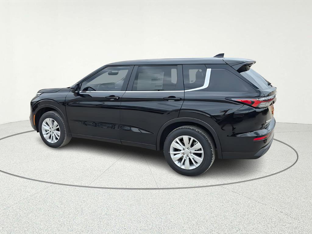 New 2026 Mitsubishi Outlander ES image 4