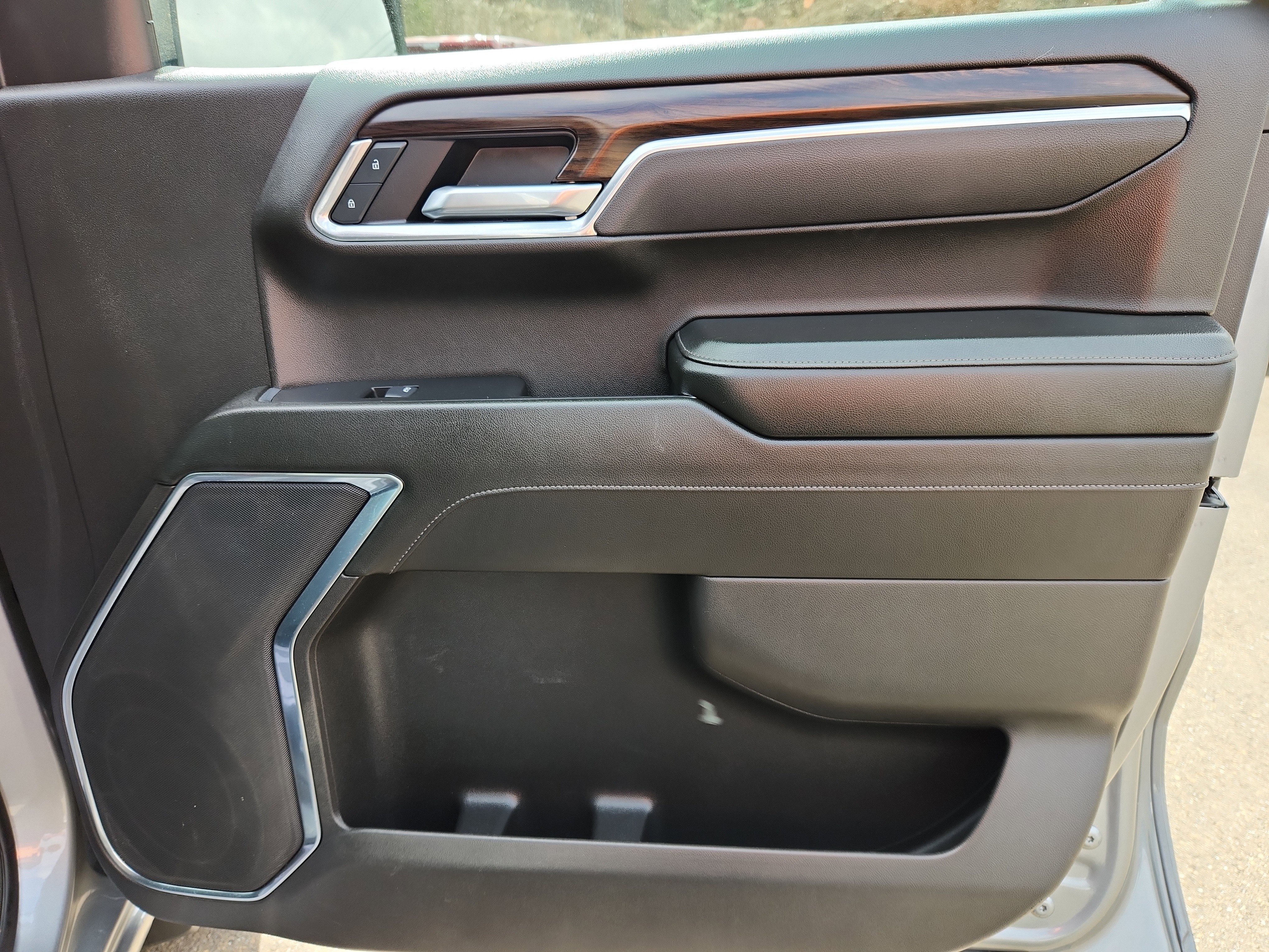 Used 2025 GMC Sierra 1500 SLT image 44