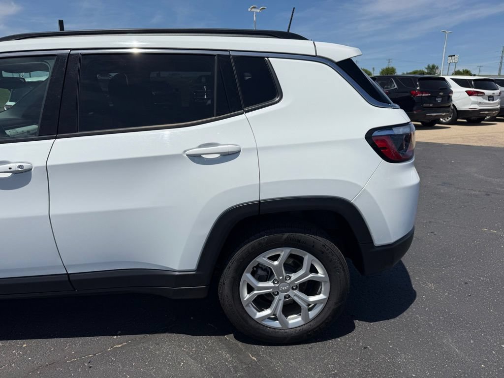 Used 2024 Jeep Compass Latitude AWD/4WD image 33