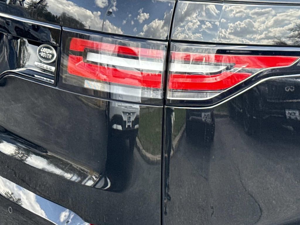 Used 2020 Land Rover Discovery HSE image 29