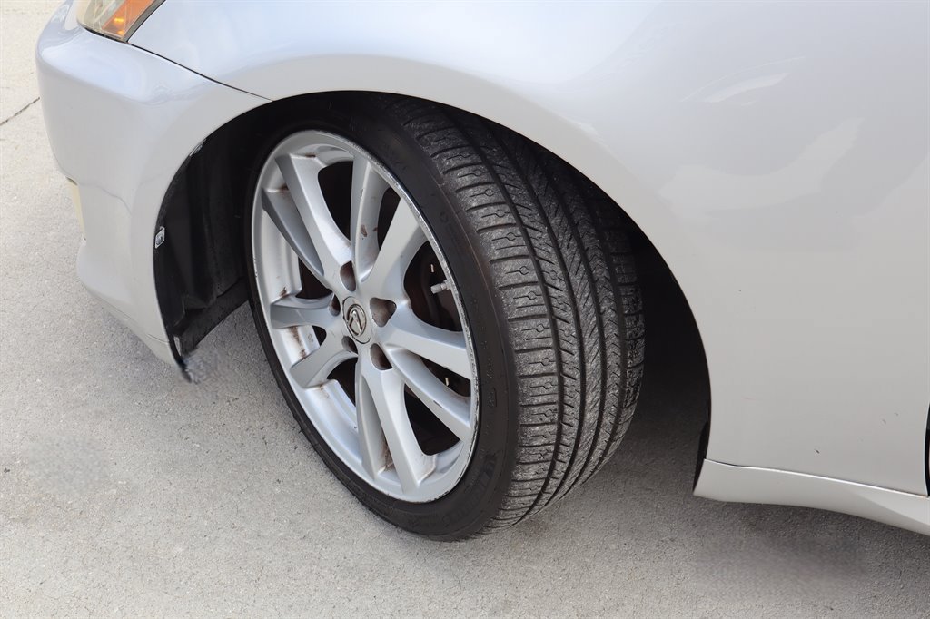 Used 2006 Lexus IS 250 w/ Preferred Accessory Pkg RWD image 10
