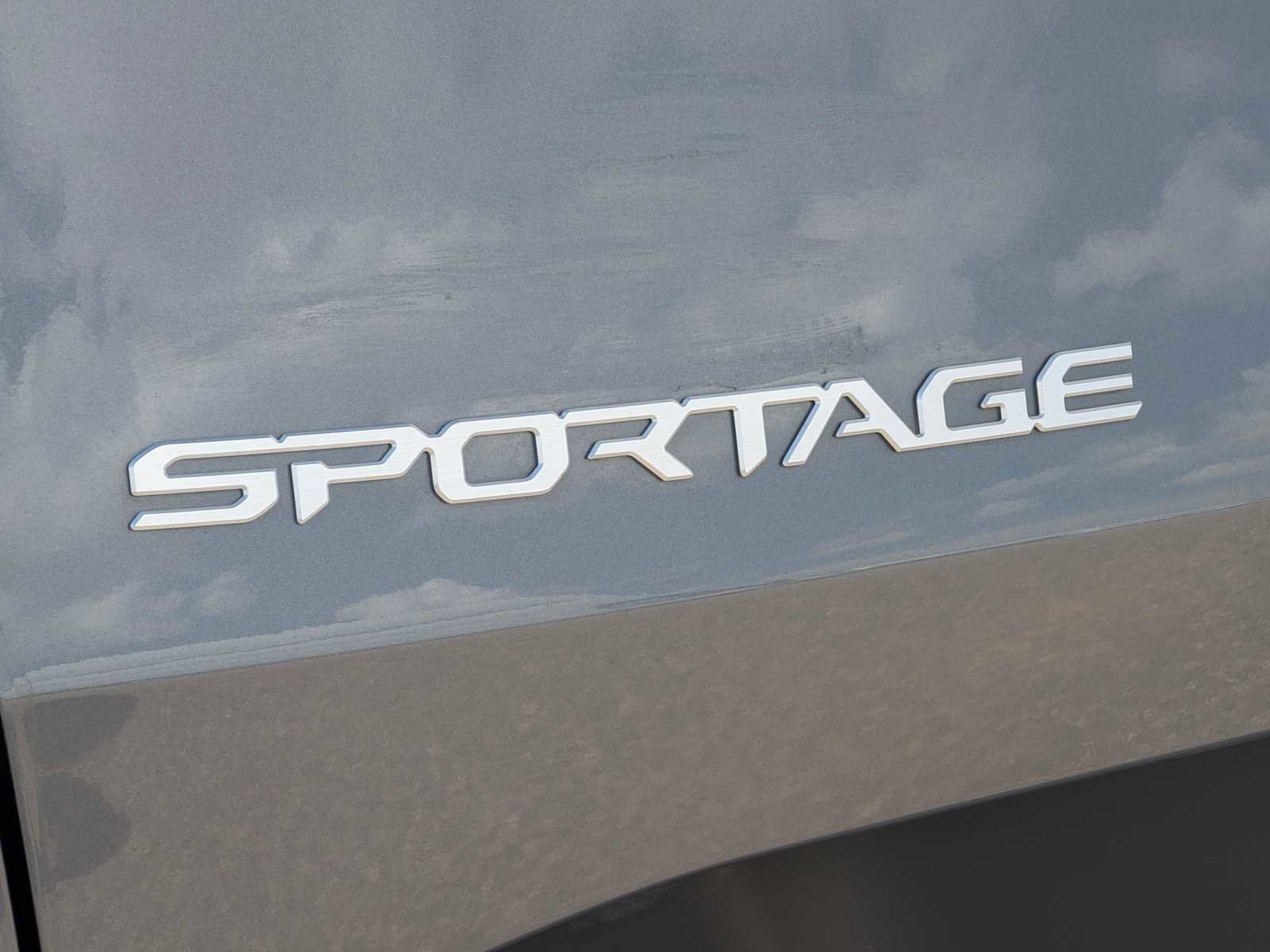 Used 2025 Kia Sportage EX image 12