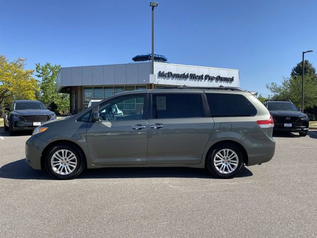 Used 2011 Toyota Sienna XLE w/ Premium Pkg FWD image 2