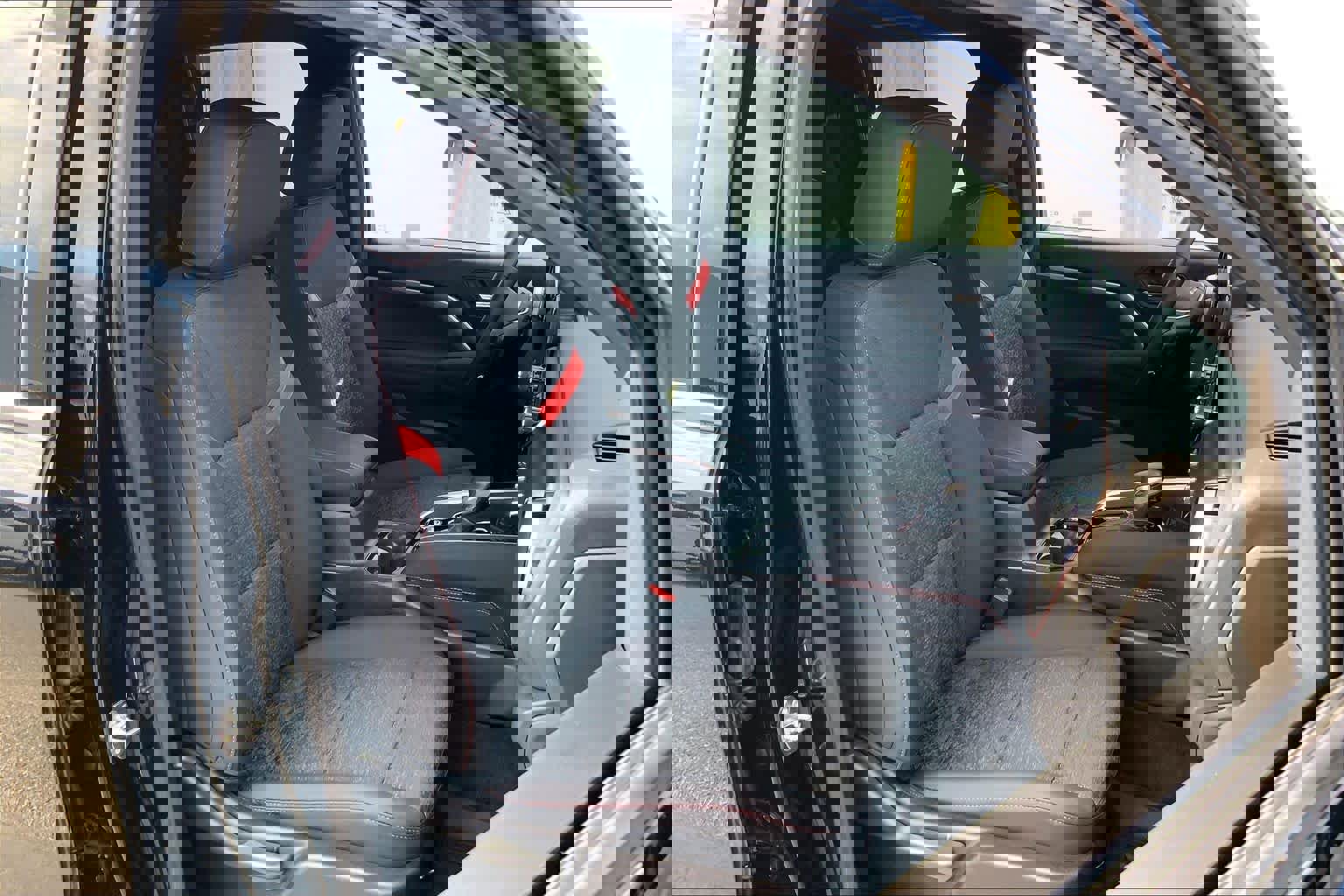 Certified 2024 Chevrolet Colorado Z71 w/ LPO, Dark Essentials Package image 7