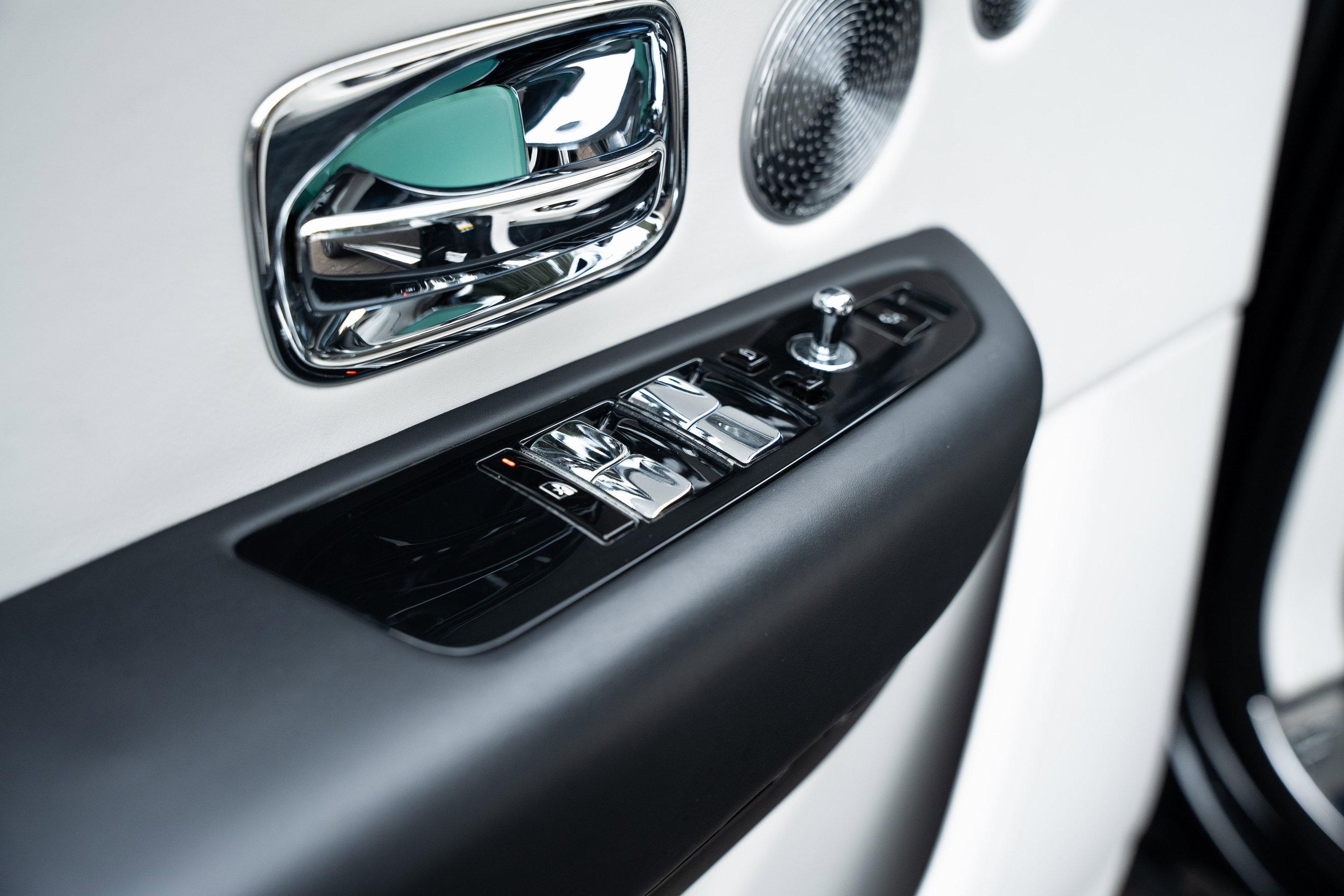 Used 2023 Rolls-Royce Cullinan w/ Cullinan Package image 19