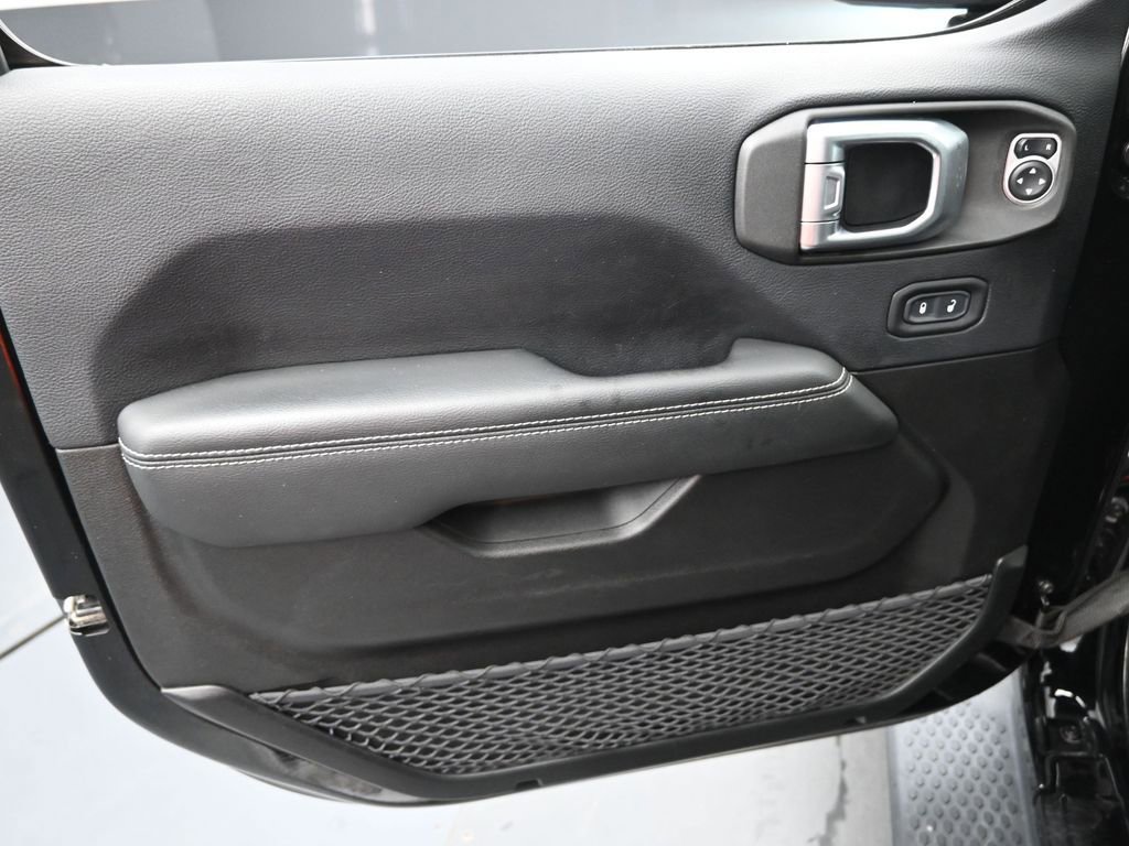 Used 2019 Jeep Wrangler Unlimited Sahara w/ Dual Top Group image 27