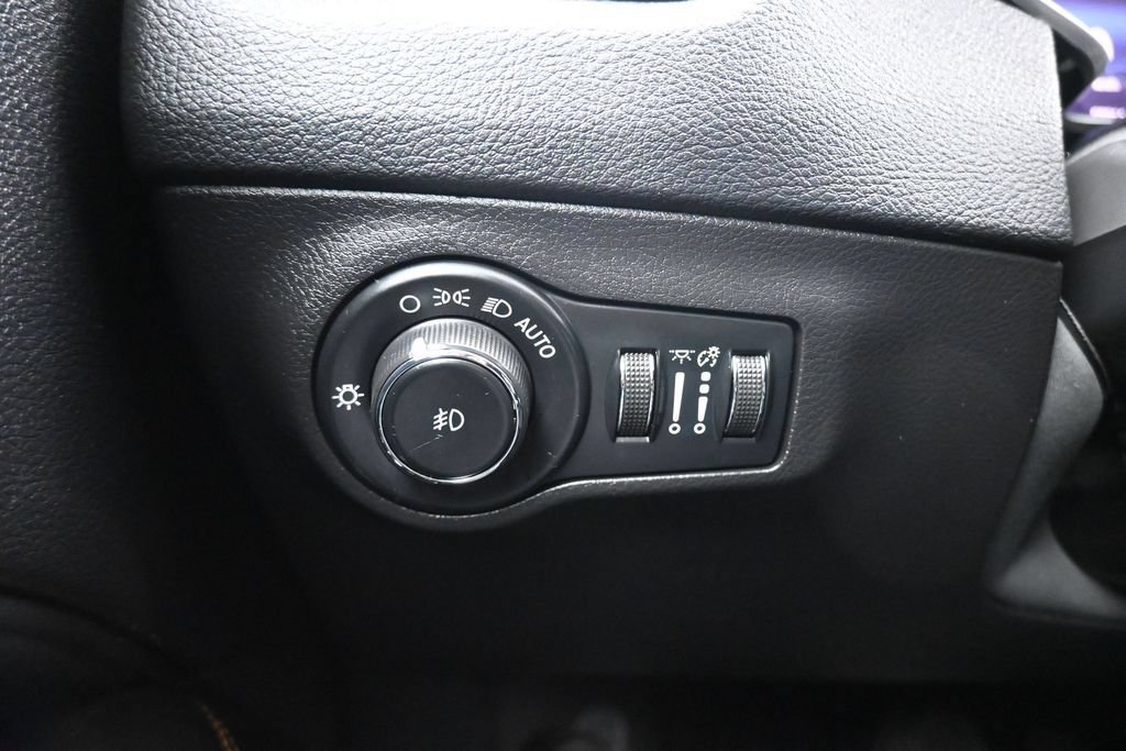Used 2020 Jeep Compass Limited w/ Premium Lighting Group AWD/4WD image 24