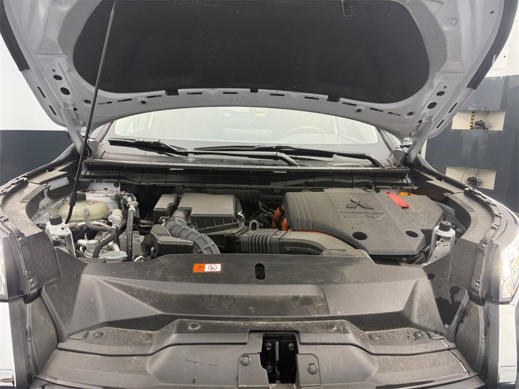 Used 2024 Mitsubishi Outlander 4WD Plug-In Hybrid image 26