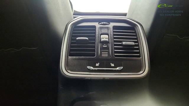 Used 2018 Porsche Macan AWD/4WD image 35