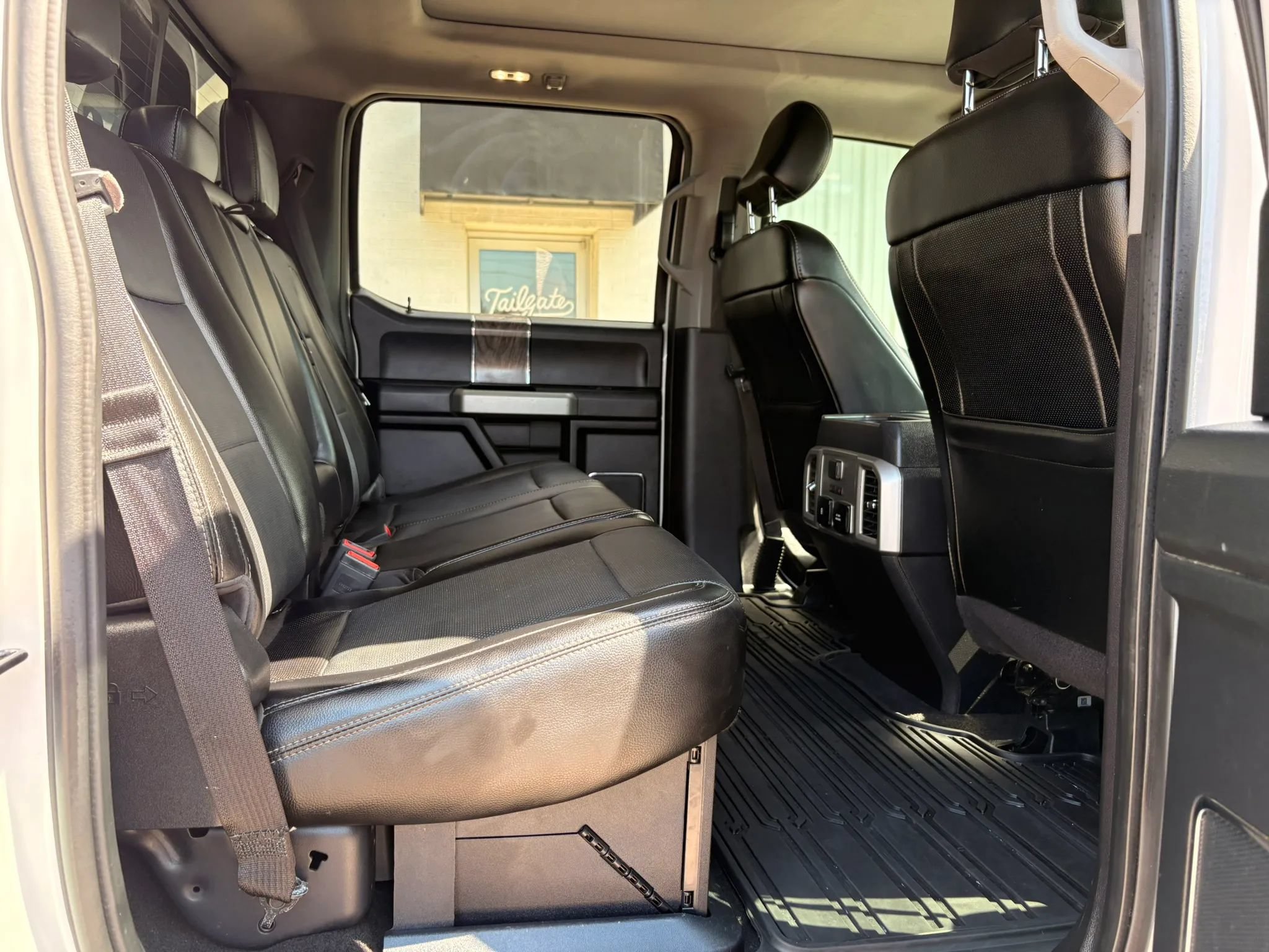 Used 2018 Ford F250 Lariat w/ Lariat Ultimate Package AWD/4WD image 9