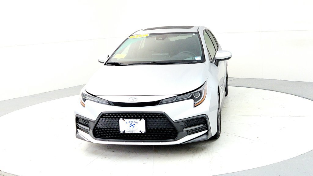 Used 2022 Toyota Corolla SE w/ SE Premium Package FWD image 2