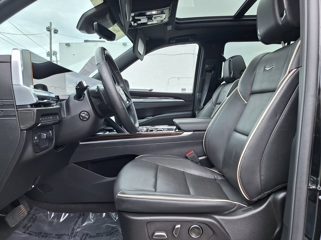 Certified 2025 Cadillac Escalade Premium Luxury AWD/4WD image 14