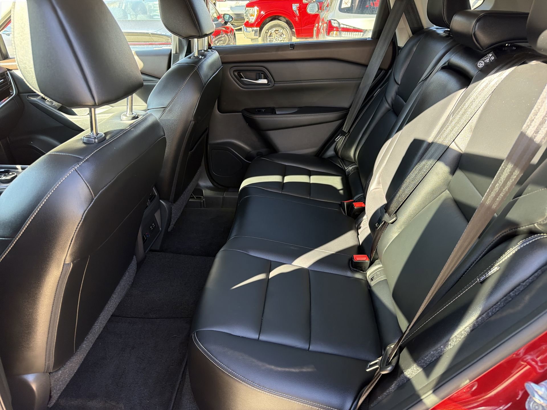 Used 2023 Nissan Rogue SL w/ SL Premium Package image 16