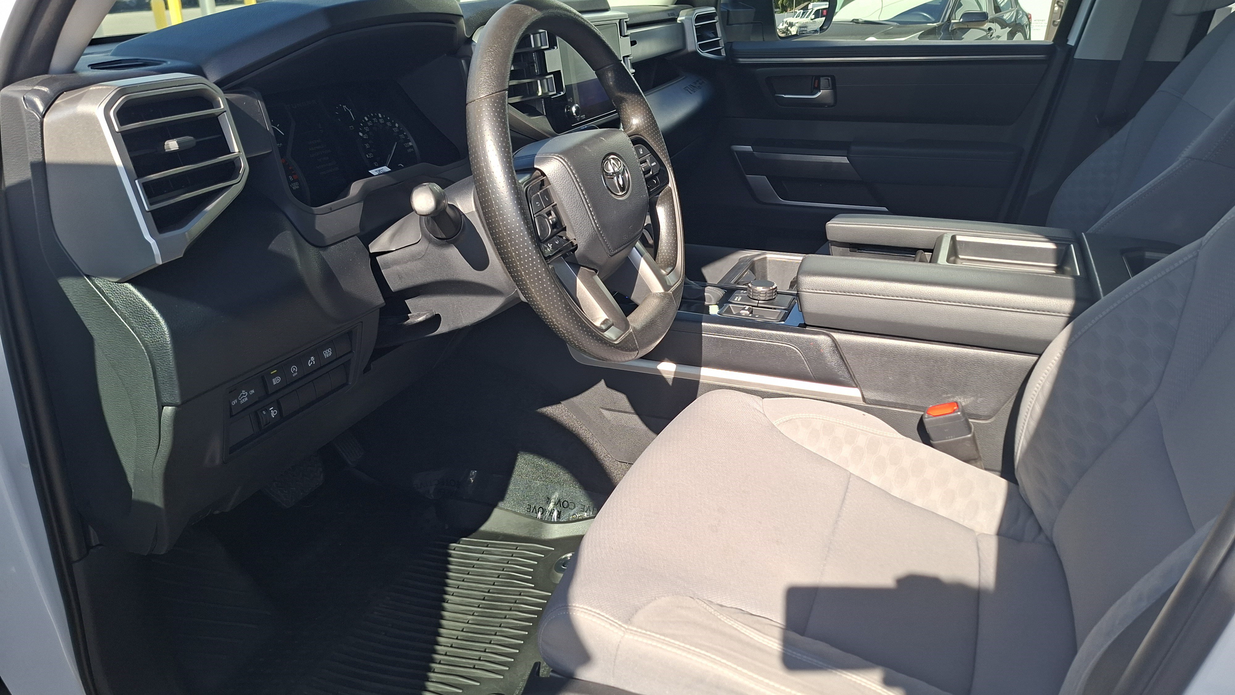 Used 2022 Toyota Tundra SR5 AWD/4WD image 9