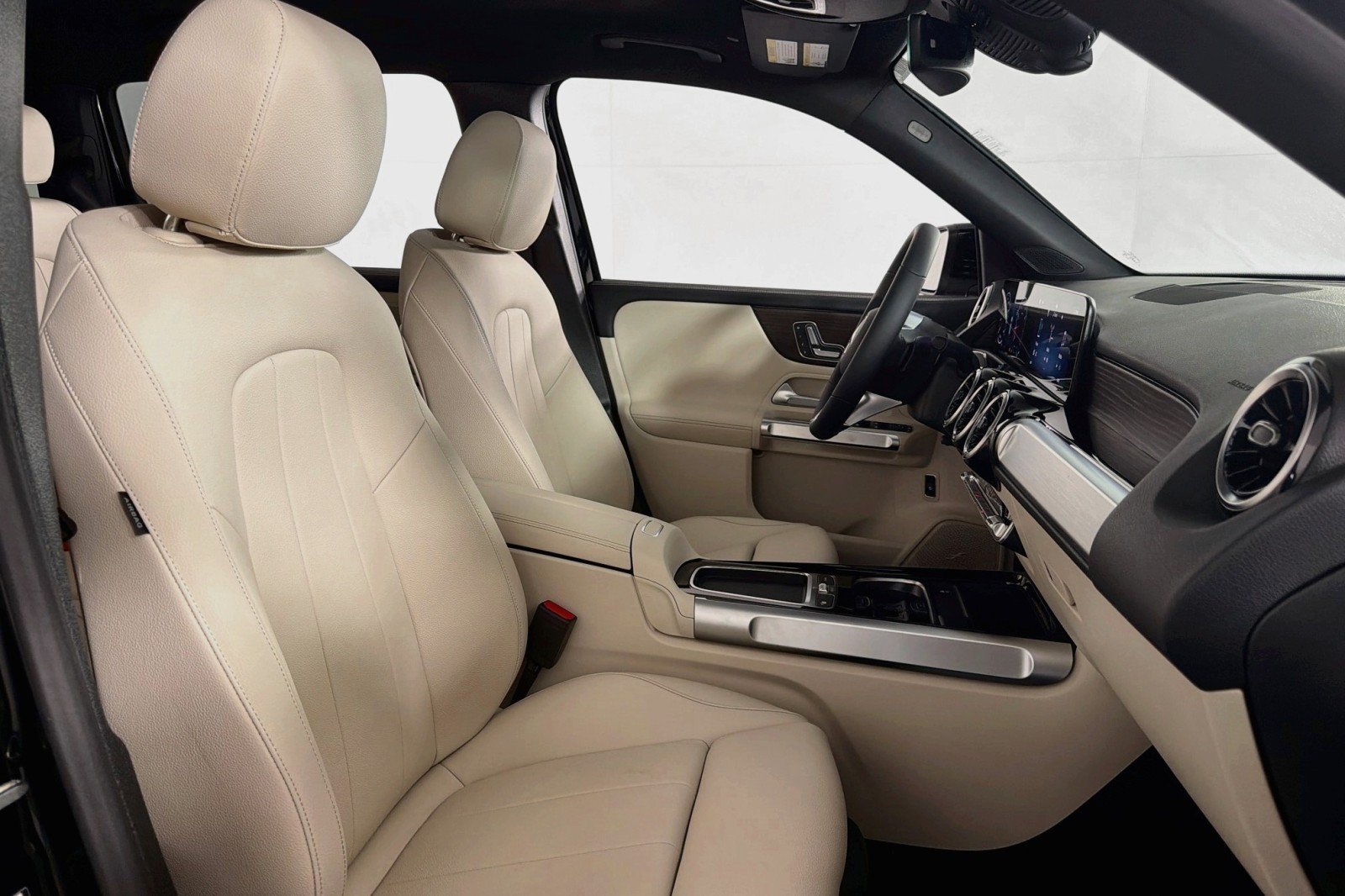 New 2026 Mercedes-Benz GLB 250 image 6