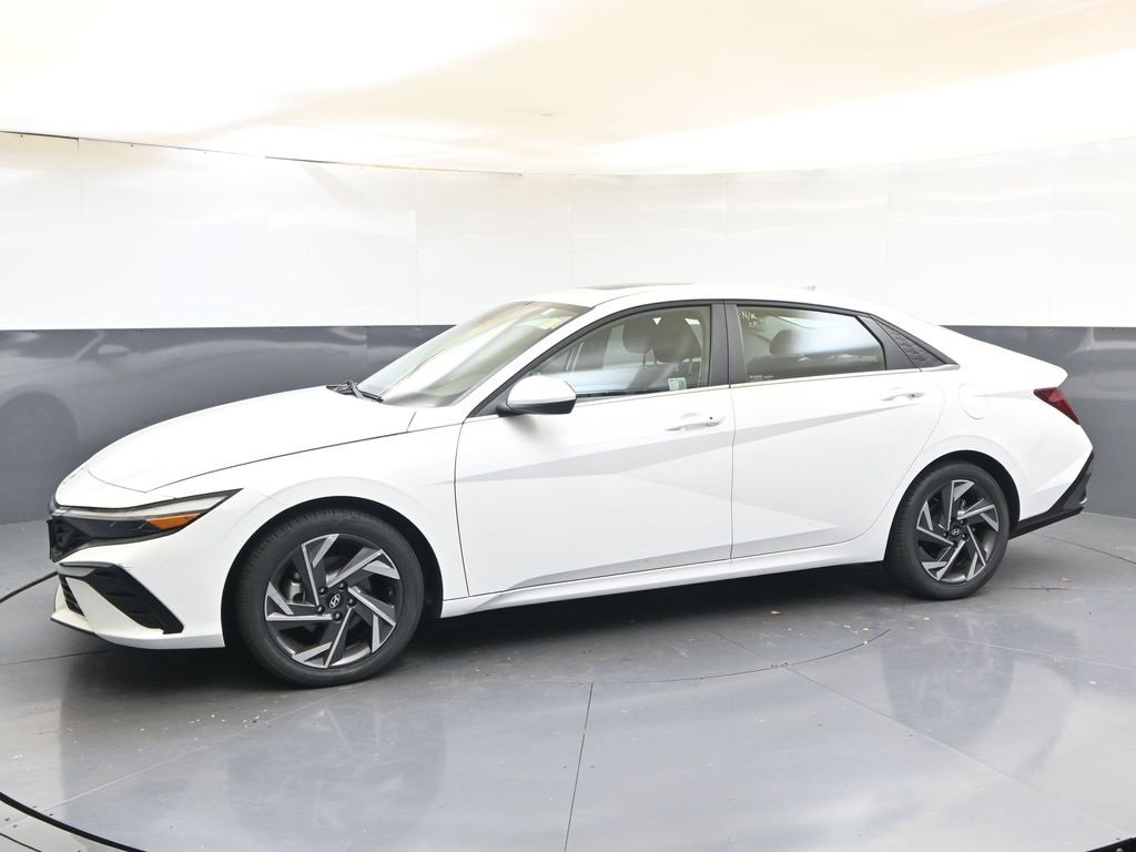 Certified 2025 Hyundai Elantra SEL w/ Cargo Package image 2