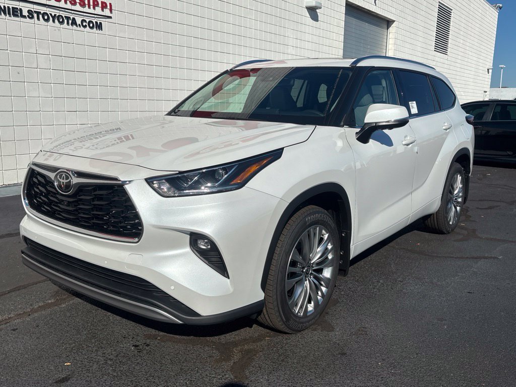 New 2026 Toyota Highlander Platinum