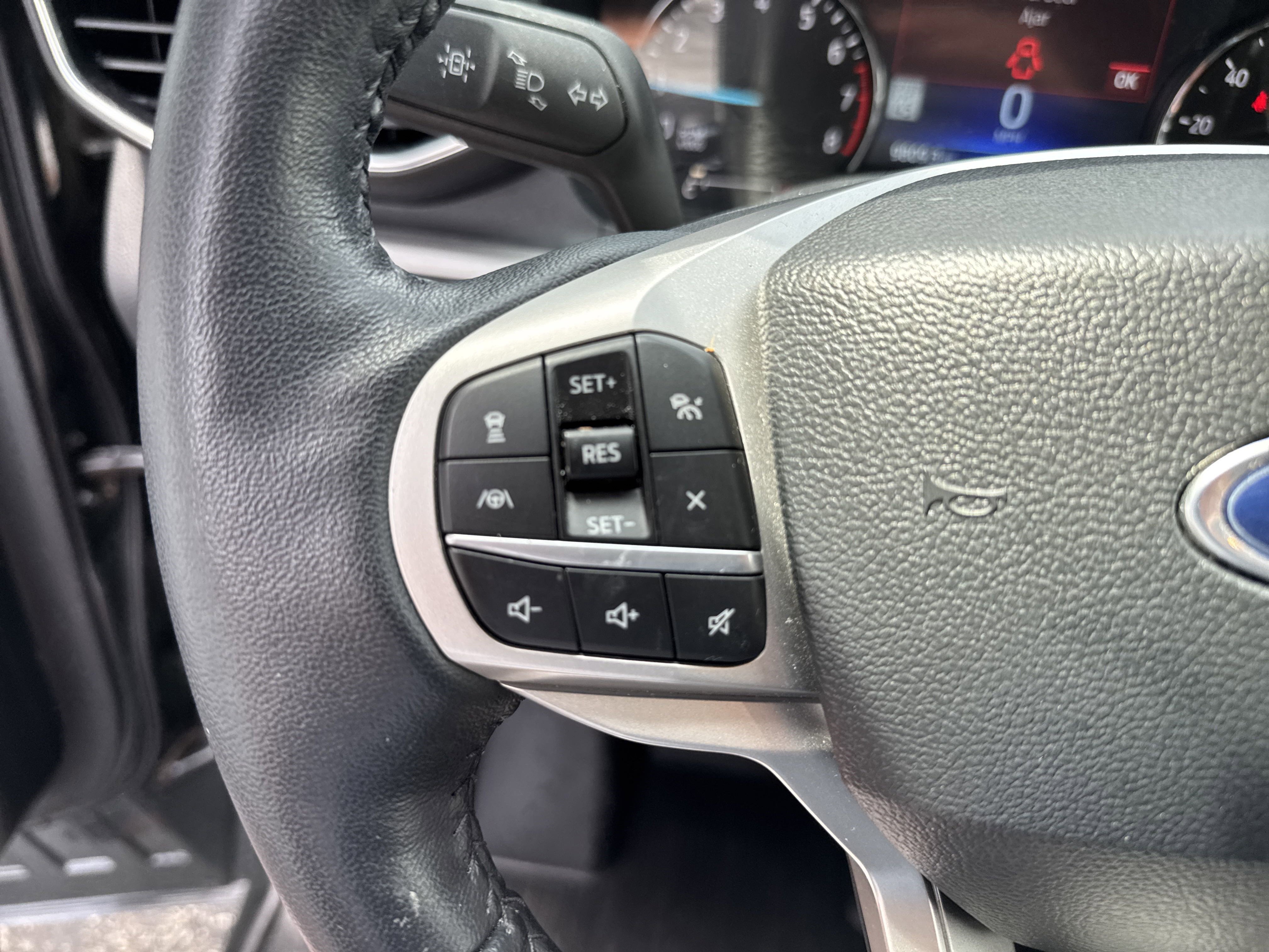 Used 2022 Ford Explorer XLT w/ Equipment Group 202A image 29