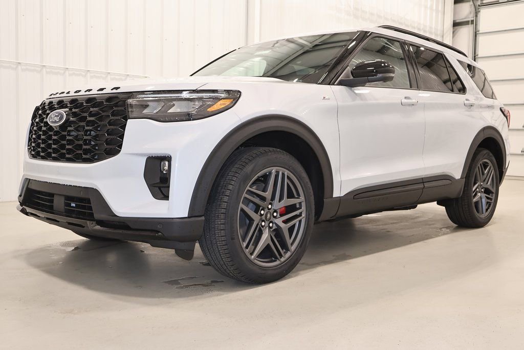 New 2026 Ford Explorer ST-Line w/ ST-Line Street Pack image 4