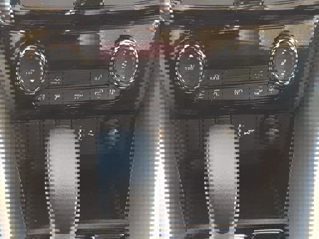 Used 2020 Mitsubishi Eclipse Cross ES image 9