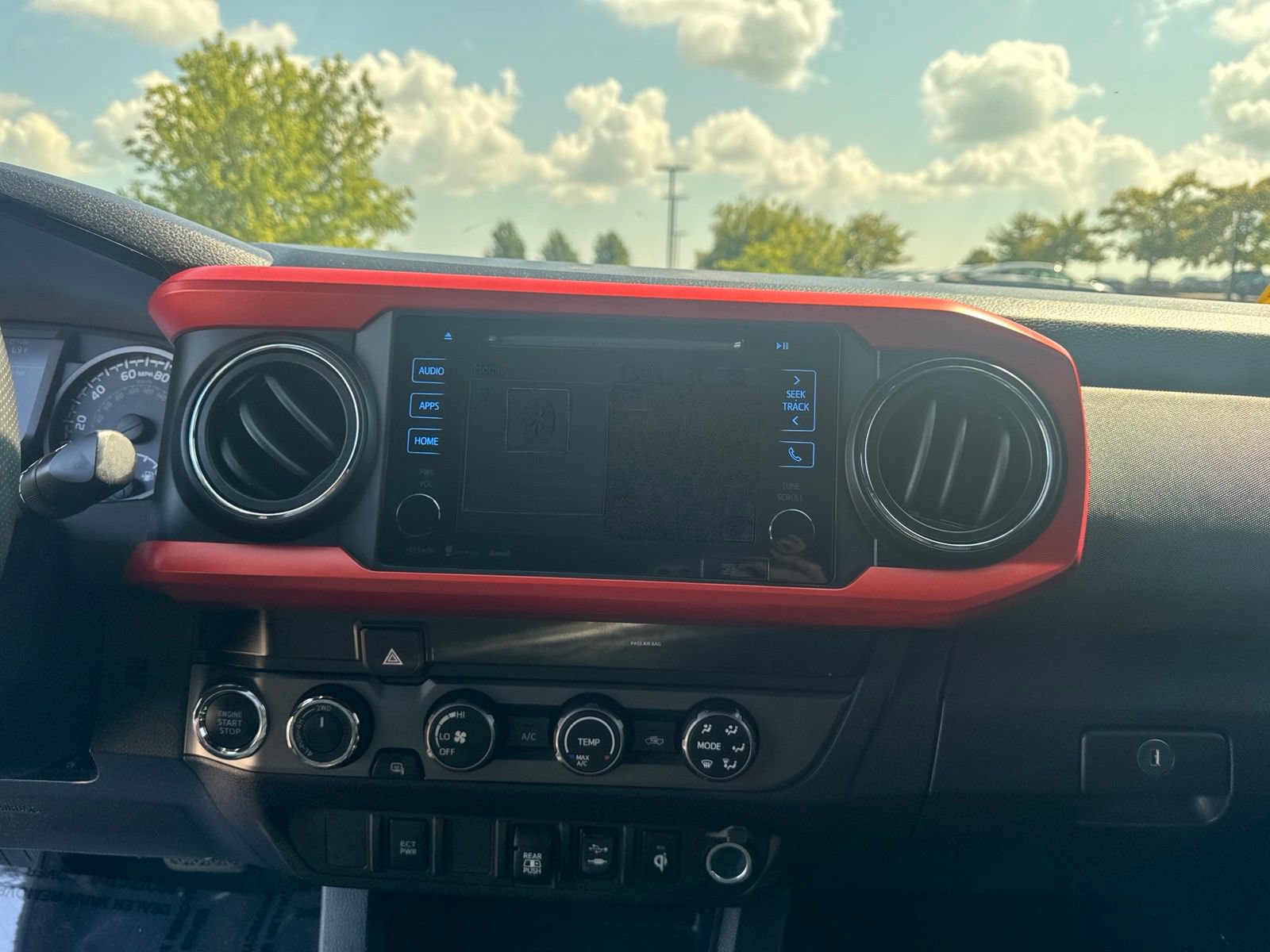Used 2019 Toyota Tacoma TRD Sport AWD/4WD image 20
