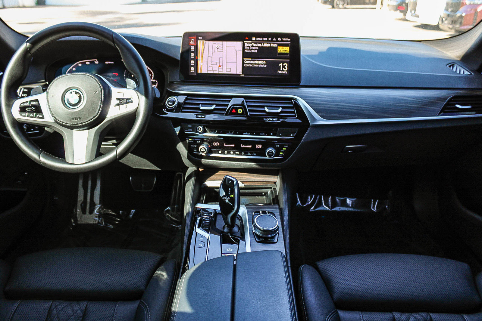 Used 2023 BMW 530e w/ M Sport Package image 12