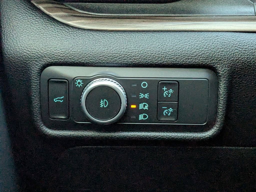 Used 2022 Ford Explorer Limited image 23